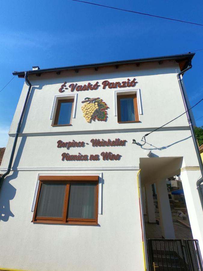 É-Vaskó Panzió Borpince Tokaj Exterior foto